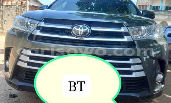 Acheter Occasion Voiture Toyota Highlander Vert à Cotonou, Benin