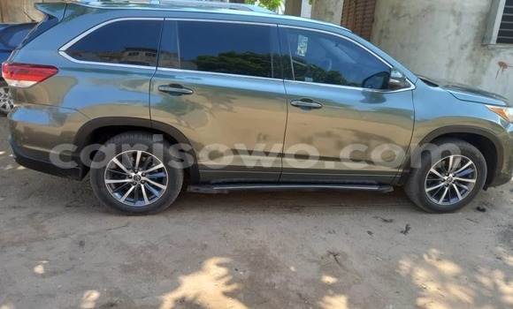 Acheter Occasion Voiture Toyota Highlander Vert à Cotonou, Benin Acheter Occasion Voiture Toyota Highlander Vert à Cotonou, Benin