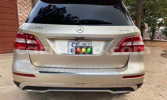 Acheter Occasion Voiture Mercedes-Benz ML–Class Beige à Cotonou, Benin Acheter Occasion Voiture Mercedes-Benz ML–Class Beige à Cotonou, Benin