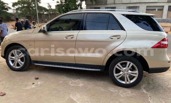 Acheter Occasion Voiture Mercedes-Benz ML–Class Beige à Cotonou, Benin Acheter Occasion Voiture Mercedes-Benz ML–Class Beige à Cotonou, Benin