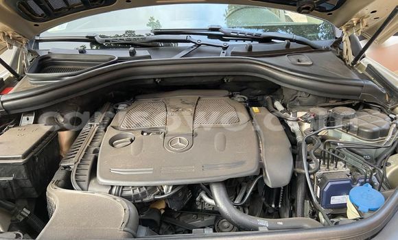 Acheter Occasion Voiture Mercedes-Benz ML–Class Beige à Cotonou, Benin Acheter Occasion Voiture Mercedes-Benz ML–Class Beige à Cotonou, Benin