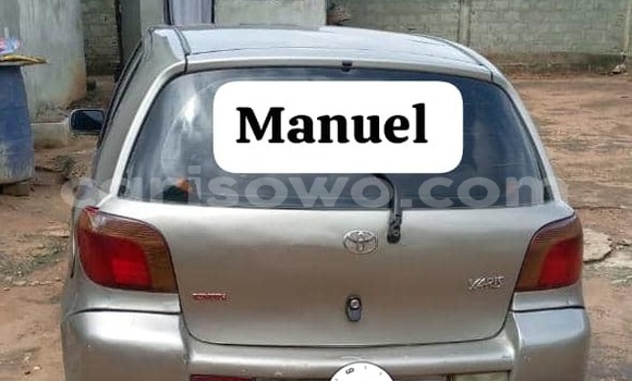 Sayi Na hannu Toyota Yaris Azurfa Mota in Cotonou a Benin