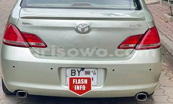 Sayi Na hannu Toyota Avalon White Mota in Cotonou a Benin
