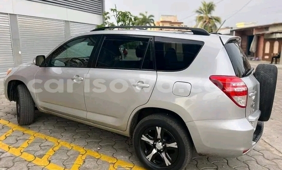 Ra Àlòkù Toyota RAV4 funfun Ọkọ̀ in Cotonou ni Benin Ra Àlòkù Toyota RAV4 funfun Ọkọ̀ in Cotonou ni Benin