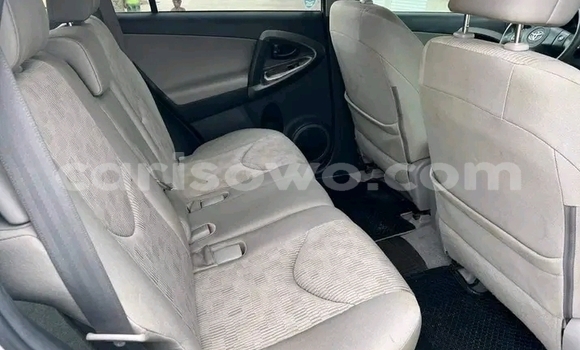 Ra Àlòkù Toyota RAV4 funfun Ọkọ̀ in Cotonou ni Benin Ra Àlòkù Toyota RAV4 funfun Ọkọ̀ in Cotonou ni Benin