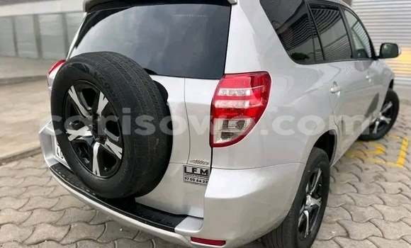 Ra Àlòkù Toyota RAV4 funfun Ọkọ̀ in Cotonou ni Benin Ra Àlòkù Toyota RAV4 funfun Ọkọ̀ in Cotonou ni Benin