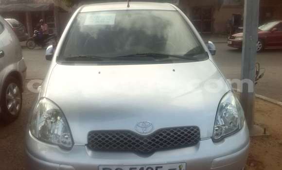 Sayi Na hannu Toyota Yaris Azurfa Mota in Cotonou a Benin Sayi Na hannu Toyota Yaris Azurfa Mota in Cotonou a Benin