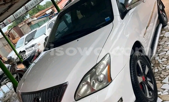 Ra Àlòkù Lexus RX 330 funfun Ọkọ̀ in Cotonou ni Benin Ra Àlòkù Lexus RX 330 funfun Ọkọ̀ in Cotonou ni Benin