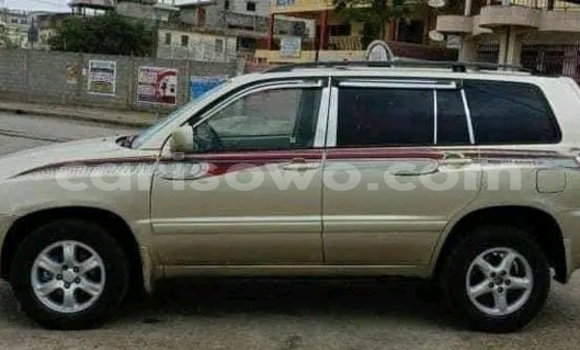 Ra Àlòkù Toyota Highlander Miiran Ọkọ̀ in Cotonou ni Benin Ra Àlòkù Toyota Highlander Miiran Ọkọ̀ in Cotonou ni Benin