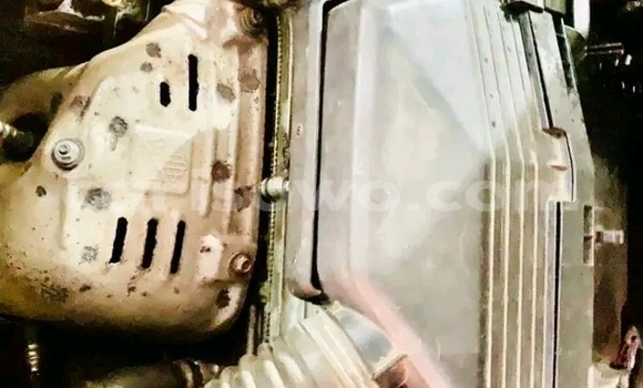 Ra Àlòkù Toyota RAV4 funfun Ọkọ̀ in Cotonou ni Benin Ra Àlòkù Toyota RAV4 funfun Ọkọ̀ in Cotonou ni Benin