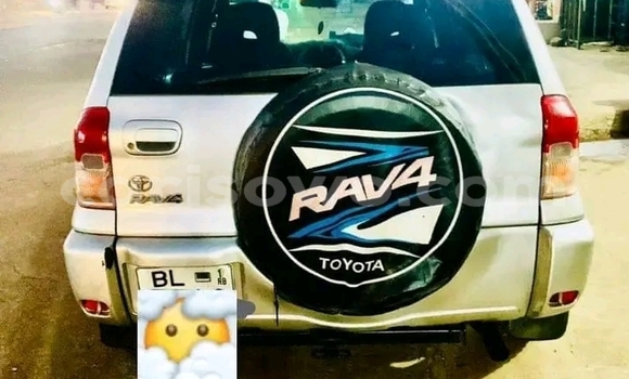Ra Àlòkù Toyota RAV4 funfun Ọkọ̀ in Cotonou ni Benin Ra Àlòkù Toyota RAV4 funfun Ọkọ̀ in Cotonou ni Benin