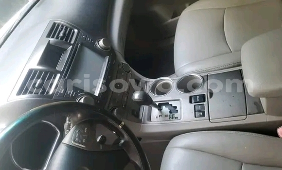 Ra Àlòkù Toyota Highlander funfun Ọkọ̀ in Cotonou ni Benin Ra Àlòkù Toyota Highlander funfun Ọkọ̀ in Cotonou ni Benin