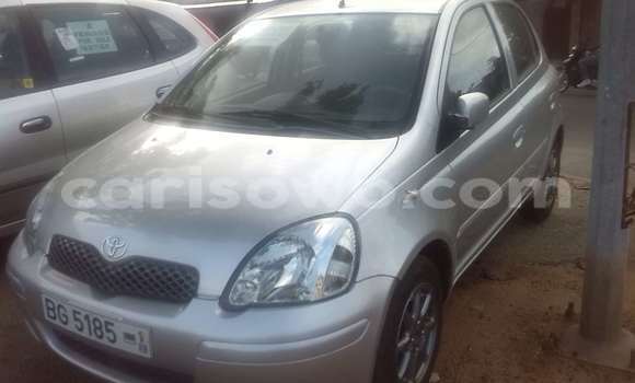 Sayi Na hannu Toyota Yaris Azurfa Mota in Cotonou a Benin Sayi Na hannu Toyota Yaris Azurfa Mota in Cotonou a Benin