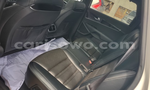 Ra Àlòkù Kia Sorento funfun Ọkọ̀ in Cotonou ni Benin Ra Àlòkù Kia Sorento funfun Ọkọ̀ in Cotonou ni Benin