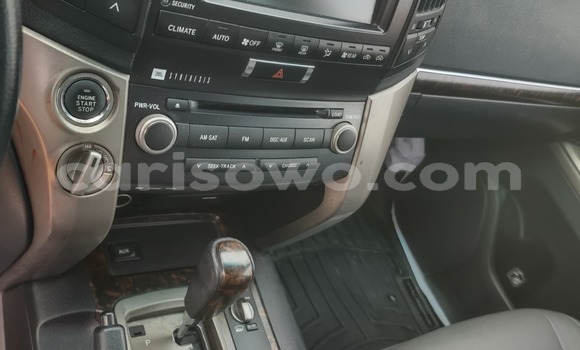 Ra Àlòkù Toyota Land Cruiser funfun Ọkọ̀ in Cotonou ni Benin Ra Àlòkù Toyota Land Cruiser funfun Ọkọ̀ in Cotonou ni Benin