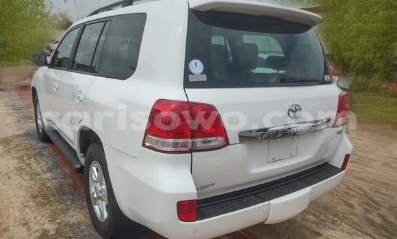 Ra Àlòkù Toyota Land Cruiser funfun Ọkọ̀ in Cotonou ni Benin Ra Àlòkù Toyota Land Cruiser funfun Ọkọ̀ in Cotonou ni Benin
