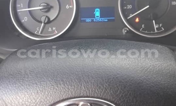 Ra Àlòkù Toyota Hilux funfun Ọkọ̀ in Cotonou ni Benin Ra Àlòkù Toyota Hilux funfun Ọkọ̀ in Cotonou ni Benin