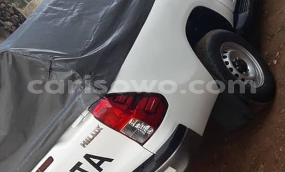 Ra Àlòkù Toyota Hilux funfun Ọkọ̀ in Cotonou ni Benin Ra Àlòkù Toyota Hilux funfun Ọkọ̀ in Cotonou ni Benin