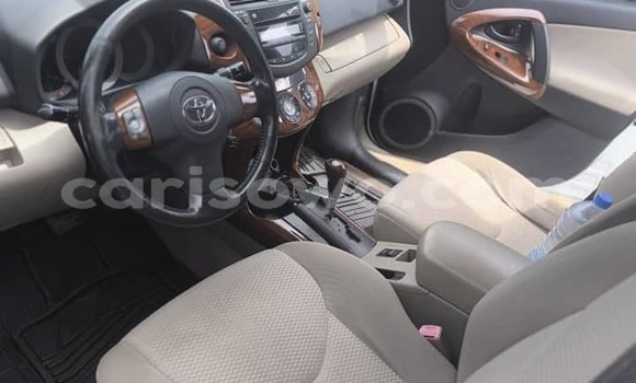 Ra Àlòkù Toyota RAV4 funfun Ọkọ̀ in Cotonou ni Benin Ra Àlòkù Toyota RAV4 funfun Ọkọ̀ in Cotonou ni Benin