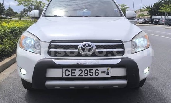 Ra Àlòkù Toyota RAV4 funfun Ọkọ̀ in Cotonou ni Benin Ra Àlòkù Toyota RAV4 funfun Ọkọ̀ in Cotonou ni Benin
