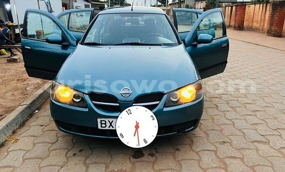 Sayi Na hannu Nissan Almera Blue Mota in Cotonou a Benin