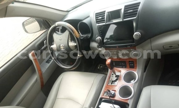 Ra Àlòkù Toyota Highlander Miiran Ọkọ̀ in Cotonou ni Benin Ra Àlòkù Toyota Highlander Miiran Ọkọ̀ in Cotonou ni Benin