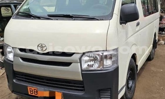 Sayi Na hannu Toyota HiAce White Babbar mota in Cotonou a Benin