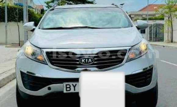 Acheter Occasion Voiture Kia Sportage Blanc à Cotonou, Benin Acheter Occasion Voiture Kia Sportage Blanc à Cotonou, Benin