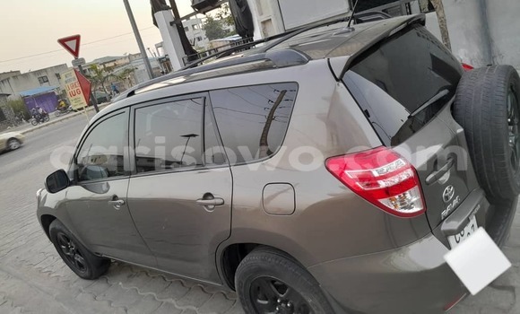 Ra Àlòkù Toyota RAV4 Brown Ọkọ̀ in Cotonou ni Benin Ra Àlòkù Toyota RAV4 Brown Ọkọ̀ in Cotonou ni Benin