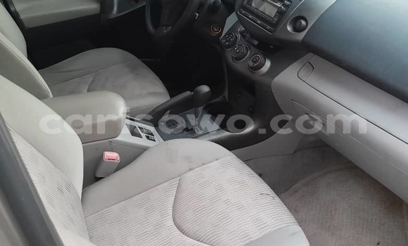Ra Àlòkù Toyota RAV4 Brown Ọkọ̀ in Cotonou ni Benin Ra Àlòkù Toyota RAV4 Brown Ọkọ̀ in Cotonou ni Benin