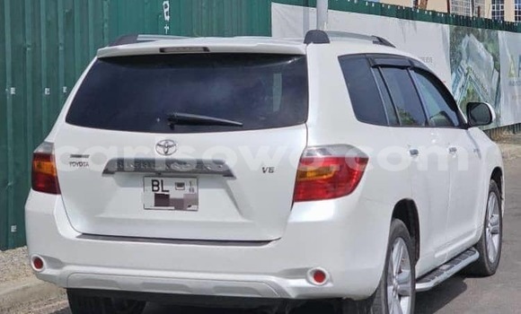 Sayi Na hannu Toyota Highlander White Mota in Cotonou a Benin Sayi Na hannu Toyota Highlander White Mota in Cotonou a Benin