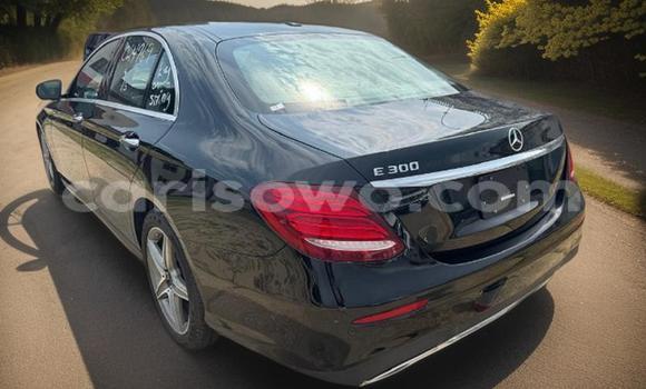 Sayi Na hannu Mercedes-Benz E-Classe Black Mota in Cotonou a Benin Sayi Na hannu Mercedes-Benz E-Classe Black Mota in Cotonou a Benin