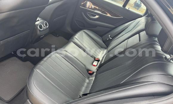 Sayi Na hannu Mercedes-Benz E-Classe Black Mota in Cotonou a Benin Sayi Na hannu Mercedes-Benz E-Classe Black Mota in Cotonou a Benin