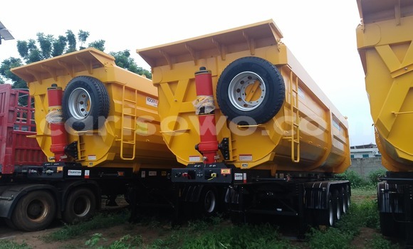 Sayi Sabo Komatsu D31S Sauran Babbar mota in Cotonou a Benin