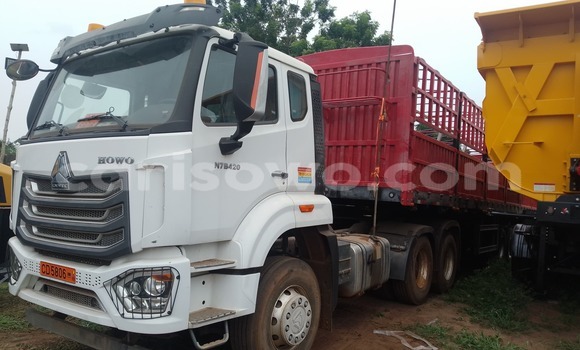 Sayi Sabo Man Silent Sauran Babbar mota in Cotonou a Benin