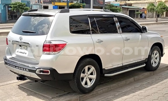 Acheter Occasion Voiture Toyota Highlander Gris à Cotonou, Benin Acheter Occasion Voiture Toyota Highlander Gris à Cotonou, Benin