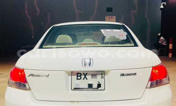 Ra Àlòkù Honda Accord funfun Ọkọ̀ in Cotonou ni Benin