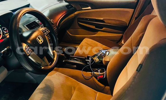 Ra Àlòkù Honda Accord funfun Ọkọ̀ in Cotonou ni Benin Ra Àlòkù Honda Accord funfun Ọkọ̀ in Cotonou ni Benin