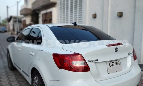 Sayi Na hannu Suzuki Kizashi White Mota in Cotonou a Benin Sayi Na hannu Suzuki Kizashi White Mota in Cotonou a Benin