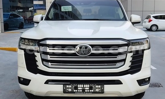 Sayi Na hannu Toyota Land Cruiser White Mota in Dassa–Zoumé a Benin