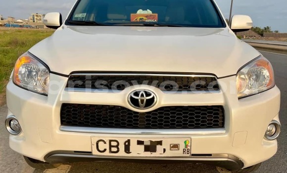 Ra Àlòkù Toyota RAV4 funfun Ọkọ̀ in Cotonou ni Benin