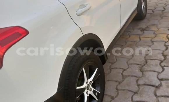 Sayi Na hannu Toyota RAV4 White Mota in Abomey Calavi a Benin Sayi Na hannu Toyota RAV4 White Mota in Abomey Calavi a Benin