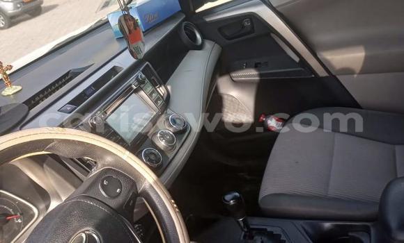 Sayi Na hannu Toyota RAV4 White Mota in Abomey Calavi a Benin Sayi Na hannu Toyota RAV4 White Mota in Abomey Calavi a Benin