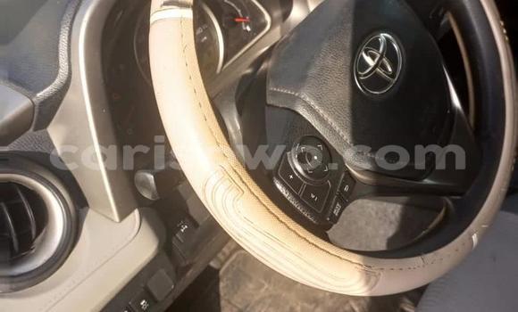 Sayi Na hannu Toyota RAV4 White Mota in Abomey Calavi a Benin Sayi Na hannu Toyota RAV4 White Mota in Abomey Calavi a Benin