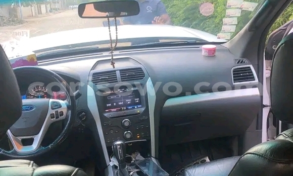 Ra Àlòkù Ford Explorer funfun Ọkọ̀ in Cotonou ni Benin Ra Àlòkù Ford Explorer funfun Ọkọ̀ in Cotonou ni Benin