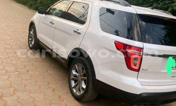 Ra Àlòkù Ford Explorer funfun Ọkọ̀ in Cotonou ni Benin Ra Àlòkù Ford Explorer funfun Ọkọ̀ in Cotonou ni Benin