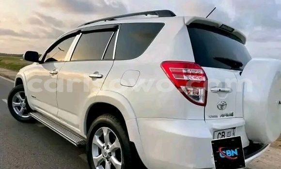 Ra Àlòkù Toyota RAV4 funfun Ọkọ̀ in Cotonou ni Benin Ra Àlòkù Toyota RAV4 funfun Ọkọ̀ in Cotonou ni Benin