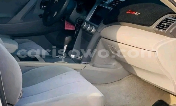 Ra Àlòkù Toyota Camry funfun Ọkọ̀ in Cotonou ni Benin Ra Àlòkù Toyota Camry funfun Ọkọ̀ in Cotonou ni Benin