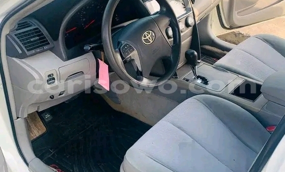 Ra Àlòkù Toyota Camry funfun Ọkọ̀ in Cotonou ni Benin Ra Àlòkù Toyota Camry funfun Ọkọ̀ in Cotonou ni Benin