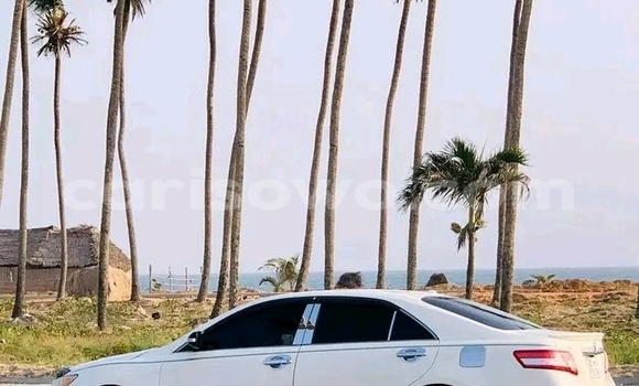 Ra Àlòkù Toyota Camry funfun Ọkọ̀ in Cotonou ni Benin Ra Àlòkù Toyota Camry funfun Ọkọ̀ in Cotonou ni Benin